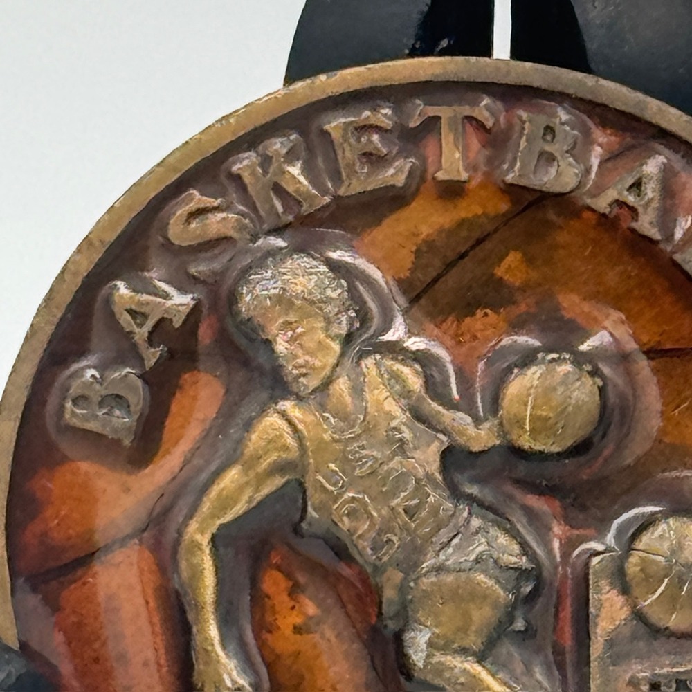 Vintage Basketball Player 3D Relief Round Belt Buckle Bronze Tone Retro Sports - Picture 2 of 11